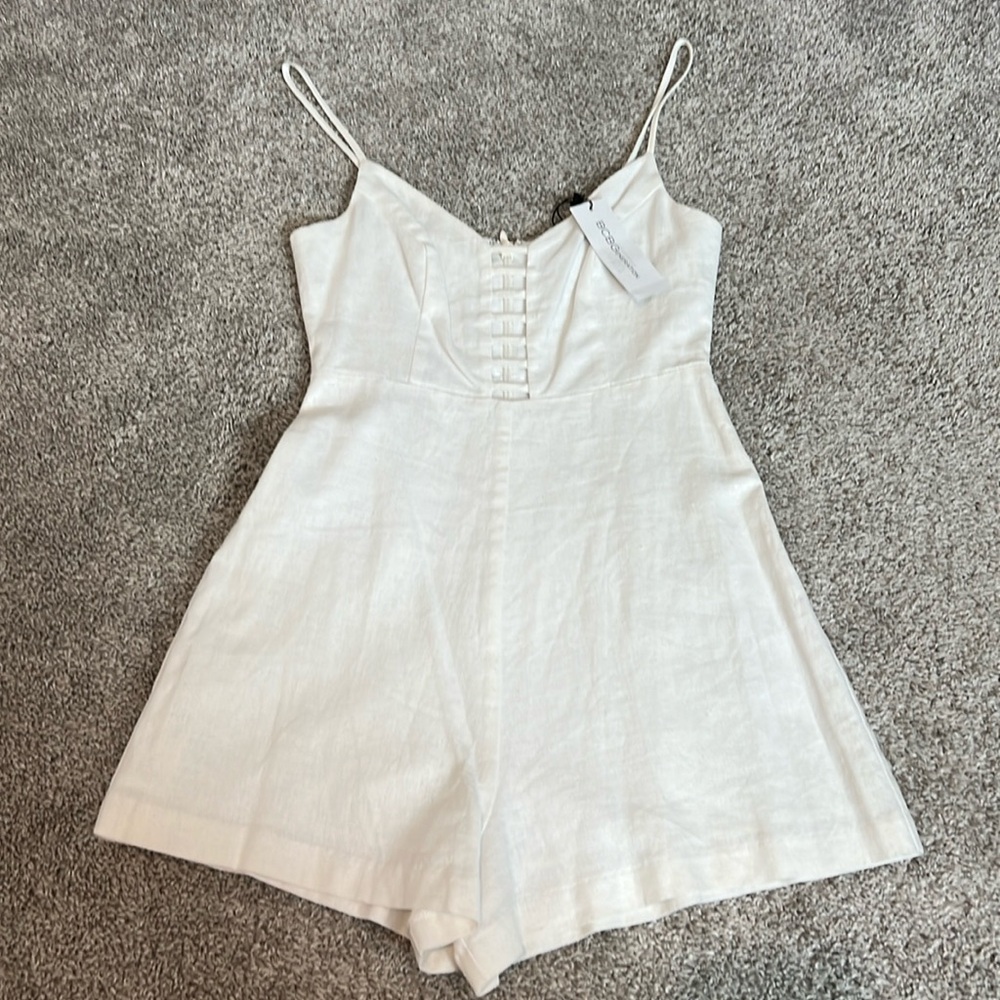NWT $98 BCBG‎ white romper size 0 XS Sexy Lined Plunge Summer Beach Cruise party